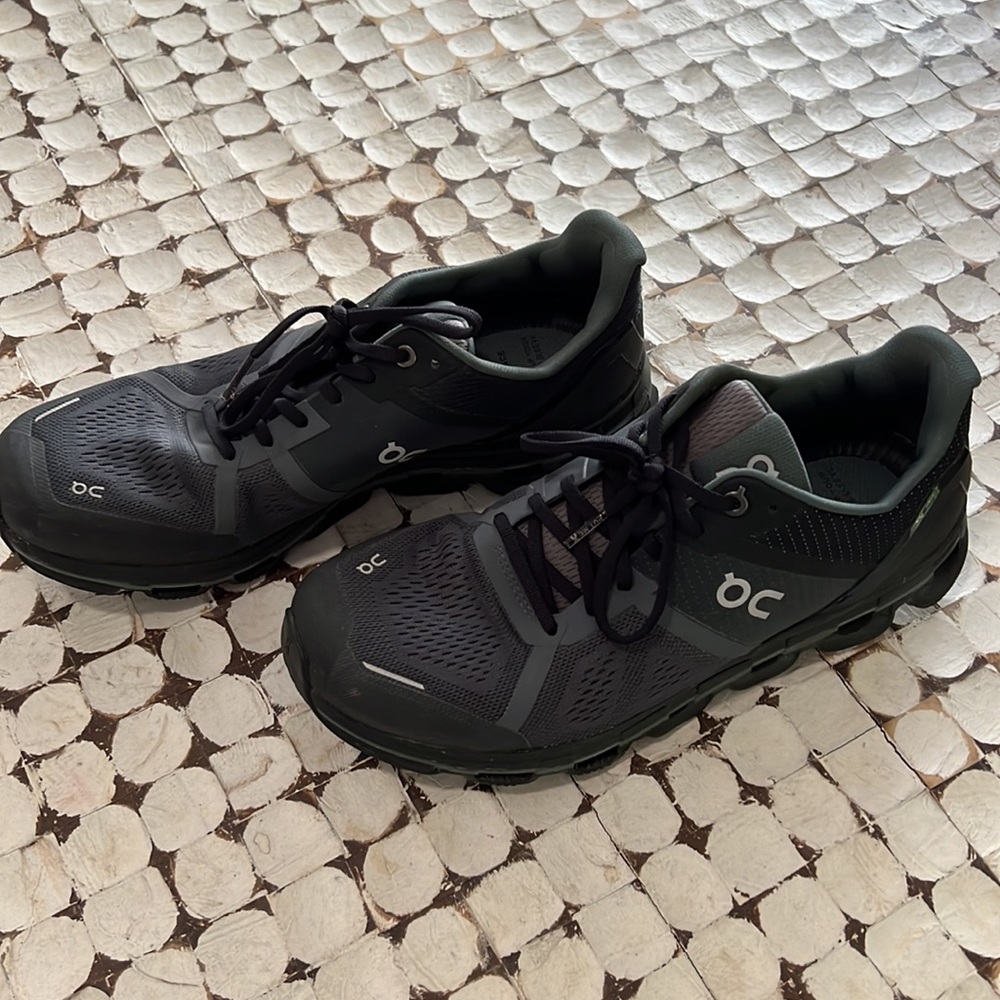 On Running Cloudace | Like New - image 2